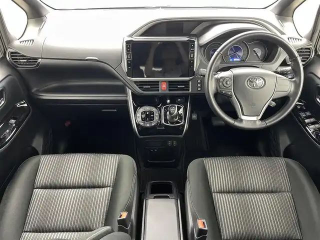 トヨタ ヴォクシー ハイブリッド ZS 煌 福島県 2020(令2)年 6.3万km ブラック トヨタセーフティC/・プリクラッシュセーフティ/・レーンディパーチャーアラート/・オートマチックハイビーム/社外ナビ/・フルセグTV/BT/CD/DVD/AM・FM/HDMI/AUX/・バックカメラ/・社外後方モニター/・ETC/クルーズコントロール/革巻きステアリング/・ステアリングスイッチ/シートヒーター（D＋N）/・エアーシート（D＋N）/プッシュスタート/・スマートキー/LEDライト/・オートライト/電動格納ウィンカーミラー/ドアバイザー/純正フロアマット
