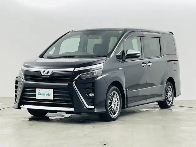 トヨタ ヴォクシー ハイブリッド ZS 煌 福島県 2020(令2)年 6.3万km ブラック トヨタセーフティC/・プリクラッシュセーフティ/・レーンディパーチャーアラート/・オートマチックハイビーム/社外ナビ/・フルセグTV/BT/CD/DVD/AM・FM/HDMI/AUX/・バックカメラ/・社外後方モニター/・ETC/クルーズコントロール/革巻きステアリング/・ステアリングスイッチ/シートヒーター（D＋N）/・エアーシート（D＋N）/プッシュスタート/・スマートキー/LEDライト/・オートライト/電動格納ウィンカーミラー/ドアバイザー/純正フロアマット