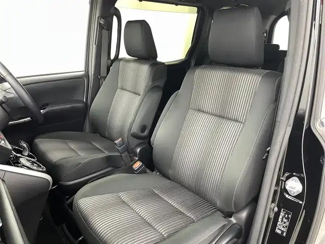 トヨタ ヴォクシー ハイブリッド ZS 煌 福島県 2020(令2)年 6.3万km ブラック トヨタセーフティC/・プリクラッシュセーフティ/・レーンディパーチャーアラート/・オートマチックハイビーム/社外ナビ/・フルセグTV/BT/CD/DVD/AM・FM/HDMI/AUX/・バックカメラ/・社外後方モニター/・ETC/クルーズコントロール/革巻きステアリング/・ステアリングスイッチ/シートヒーター（D＋N）/・エアーシート（D＋N）/プッシュスタート/・スマートキー/LEDライト/・オートライト/電動格納ウィンカーミラー/ドアバイザー/純正フロアマット