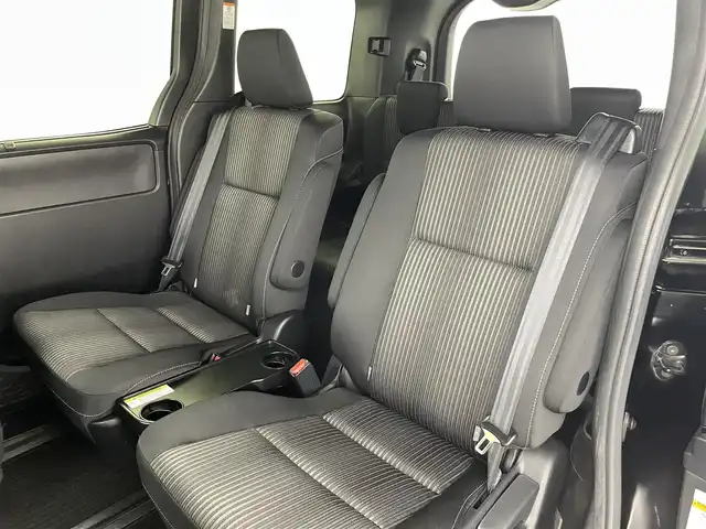 トヨタ ヴォクシー ハイブリッド ZS 煌 福島県 2020(令2)年 6.3万km ブラック トヨタセーフティC/・プリクラッシュセーフティ/・レーンディパーチャーアラート/・オートマチックハイビーム/社外ナビ/・フルセグTV/BT/CD/DVD/AM・FM/HDMI/AUX/・バックカメラ/・社外後方モニター/・ETC/クルーズコントロール/革巻きステアリング/・ステアリングスイッチ/シートヒーター（D＋N）/・エアーシート（D＋N）/プッシュスタート/・スマートキー/LEDライト/・オートライト/電動格納ウィンカーミラー/ドアバイザー/純正フロアマット
