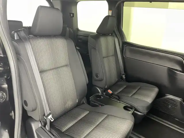 トヨタ ヴォクシー ハイブリッド ZS 煌 福島県 2020(令2)年 6.3万km ブラック トヨタセーフティC/・プリクラッシュセーフティ/・レーンディパーチャーアラート/・オートマチックハイビーム/社外ナビ/・フルセグTV/BT/CD/DVD/AM・FM/HDMI/AUX/・バックカメラ/・社外後方モニター/・ETC/クルーズコントロール/革巻きステアリング/・ステアリングスイッチ/シートヒーター（D＋N）/・エアーシート（D＋N）/プッシュスタート/・スマートキー/LEDライト/・オートライト/電動格納ウィンカーミラー/ドアバイザー/純正フロアマット