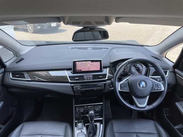 ＢＭＷ ２１８ｄ アクティブツアラー 道央・札幌 2018(平30)年 4.1万km ミネラルホワイト 純正ディーラーOPナビ/CD/DVD/USB/BT/衝突警告/歩行者警告/車線逸脱警告/横滑り防止装置/クルーズコントロール/クリアランスソナー/パーキングアシスト/バックカメラ/ETC/DRIVEMODE/アイドリングストップ/パワーバックドア/前席パワーシート/前席シートヒーター/レザーシート/革巻きステアリング/ステアリングリモコン/電動パーキング/MTモード付AT/プッシュスタート/スマートキー/LEDヘッドライト/オートライト/フォグランプ/電動格納ミラー/ウィンカーミラー/フロアマット/スペアキー/純正AW付冬タイヤ積込/205/60/R16/2019年/山4mm