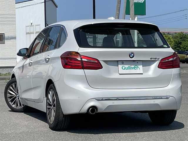 ＢＭＷ ２１８ｄ アクティブツアラー 道央・札幌 2018(平30)年 4.1万km ミネラルホワイト 純正ディーラーOPナビ/CD/DVD/USB/BT/衝突警告/歩行者警告/車線逸脱警告/横滑り防止装置/クルーズコントロール/クリアランスソナー/パーキングアシスト/バックカメラ/ETC/DRIVEMODE/アイドリングストップ/パワーバックドア/前席パワーシート/前席シートヒーター/レザーシート/革巻きステアリング/ステアリングリモコン/電動パーキング/MTモード付AT/プッシュスタート/スマートキー/LEDヘッドライト/オートライト/フォグランプ/電動格納ミラー/ウィンカーミラー/フロアマット/スペアキー/純正AW付冬タイヤ積込/205/60/R16/2019年/山4mm