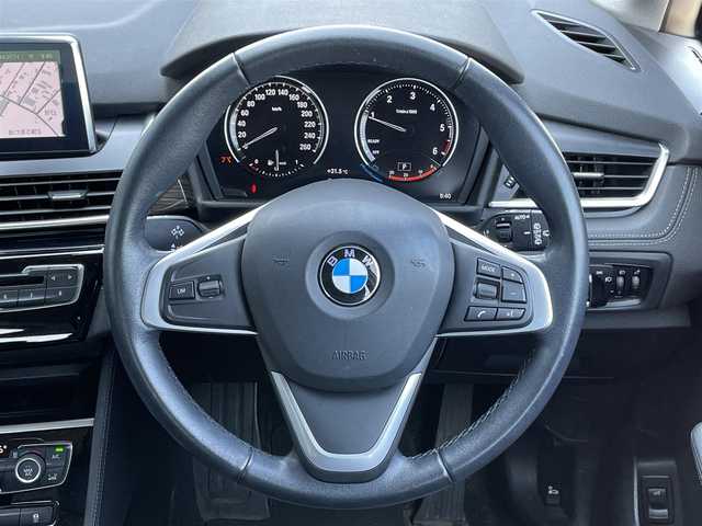 ＢＭＷ ２１８ｄ アクティブツアラー 道央・札幌 2018(平30)年 4.1万km ミネラルホワイト 純正ディーラーOPナビ/CD/DVD/USB/BT/衝突警告/歩行者警告/車線逸脱警告/横滑り防止装置/クルーズコントロール/クリアランスソナー/パーキングアシスト/バックカメラ/ETC/DRIVEMODE/アイドリングストップ/パワーバックドア/前席パワーシート/前席シートヒーター/レザーシート/革巻きステアリング/ステアリングリモコン/電動パーキング/MTモード付AT/プッシュスタート/スマートキー/LEDヘッドライト/オートライト/フォグランプ/電動格納ミラー/ウィンカーミラー/フロアマット/スペアキー/純正AW付冬タイヤ積込/205/60/R16/2019年/山4mm