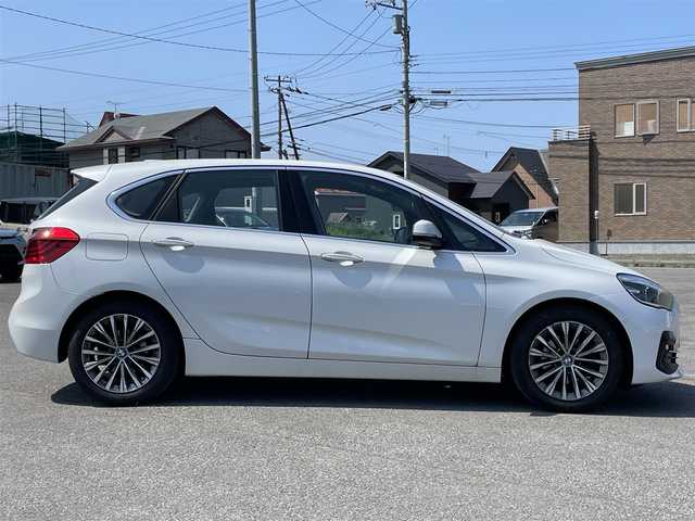 ＢＭＷ ２１８ｄ アクティブツアラー 道央・札幌 2018(平30)年 4.1万km ミネラルホワイト 純正ディーラーOPナビ/CD/DVD/USB/BT/衝突警告/歩行者警告/車線逸脱警告/横滑り防止装置/クルーズコントロール/クリアランスソナー/パーキングアシスト/バックカメラ/ETC/DRIVEMODE/アイドリングストップ/パワーバックドア/前席パワーシート/前席シートヒーター/レザーシート/革巻きステアリング/ステアリングリモコン/電動パーキング/MTモード付AT/プッシュスタート/スマートキー/LEDヘッドライト/オートライト/フォグランプ/電動格納ミラー/ウィンカーミラー/フロアマット/スペアキー/純正AW付冬タイヤ積込/205/60/R16/2019年/山4mm