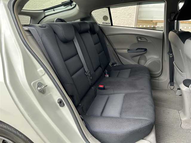 ホンダ インサイト L 大阪府 2010(平22)年 6.7万km プレミアムホワイトパール 7インチSDナビ/(Bluetooth/フルセグTV/CD/DVD)/バックカメラ/アイドリングストップ/盗難防止装置/ドライブレコーダー/純正ETC/純正フロアマット/オートエアコン/キセノンヘッドライト/オートライト/パワーステアリング/パワーウィンドウ/保証書/取扱説明書/スぺキー×１