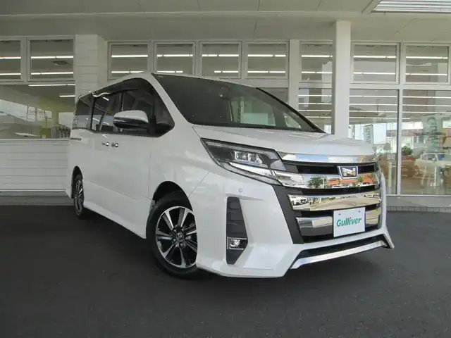 トヨタ ノア Si ダブルバイビー 千葉県 2018(平30)年 6.5万km ホワイトパールクリスタルシャイン 純正9インチナビ、フルセグ/バックカメラ/純正オーディオ【CD/DVD/Bluetooth】/純正12.1型フリップダウンモニター/両側パワースライドドア/トヨタセーフティセンス/　・プリクラッシュセーフティ/　・レーンディパーチャーアラート/　・オートマチックハイビーム/　・先行車発信告知機能/LEDヘッドライト/LEDフォグ/純正16インチアルミホイール/前後コーナーセンサー/ハーフレーザーシート/純正ドライブレコーダー、ビルトインETC/新車保証書/取扱説明書/ナビ説明書