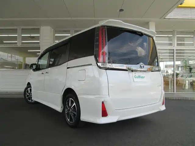 トヨタ ノア Si ダブルバイビー 千葉県 2018(平30)年 6.5万km ホワイトパールクリスタルシャイン 純正9インチナビ、フルセグ/バックカメラ/純正オーディオ【CD/DVD/Bluetooth】/純正12.1型フリップダウンモニター/両側パワースライドドア/トヨタセーフティセンス/　・プリクラッシュセーフティ/　・レーンディパーチャーアラート/　・オートマチックハイビーム/　・先行車発信告知機能/LEDヘッドライト/LEDフォグ/純正16インチアルミホイール/前後コーナーセンサー/ハーフレーザーシート/純正ドライブレコーダー、ビルトインETC/新車保証書/取扱説明書/ナビ説明書