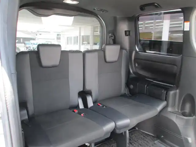 トヨタ ノア Si ダブルバイビー 千葉県 2018(平30)年 6.5万km ホワイトパールクリスタルシャイン 純正9インチナビ、フルセグ/バックカメラ/純正オーディオ【CD/DVD/Bluetooth】/純正12.1型フリップダウンモニター/両側パワースライドドア/トヨタセーフティセンス/　・プリクラッシュセーフティ/　・レーンディパーチャーアラート/　・オートマチックハイビーム/　・先行車発信告知機能/LEDヘッドライト/LEDフォグ/純正16インチアルミホイール/前後コーナーセンサー/ハーフレーザーシート/純正ドライブレコーダー、ビルトインETC/新車保証書/取扱説明書/ナビ説明書