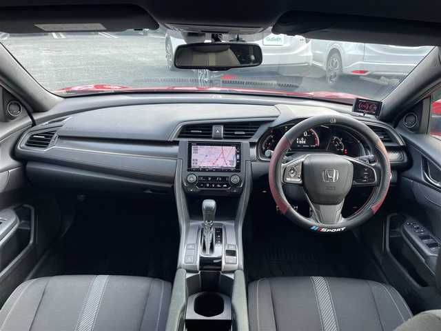 ホンダ シビック ハッチバック 熊本県 2017(平29)年 5.2万km フレームレッド プッシュスタート/純正ナビ/（CD・DVD・フルセグTV・BTオーディオ・SD）/バックカメラ/ビルトインETC/ドライブレコーダー/純正18インチAW/クルーズコントロール/パドルシフト/前席シートヒーター/LEDヘッドライト/オートライト/フォグライト/横滑り防止装置/ウィンカーミラー/純正フロアマット/純正ドアバイザー/新車保証書/取扱説明書/スマートスペアキー×1本