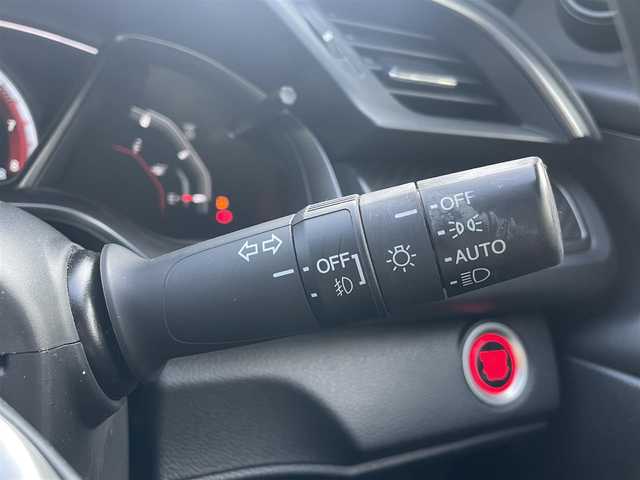 ホンダ シビック ハッチバック 熊本県 2017(平29)年 5.2万km フレームレッド プッシュスタート/純正ナビ/（CD・DVD・フルセグTV・BTオーディオ・SD）/バックカメラ/ビルトインETC/ドライブレコーダー/純正18インチAW/クルーズコントロール/パドルシフト/前席シートヒーター/LEDヘッドライト/オートライト/フォグライト/横滑り防止装置/ウィンカーミラー/純正フロアマット/純正ドアバイザー/新車保証書/取扱説明書/スマートスペアキー×1本