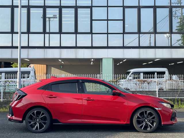 ホンダ シビック ハッチバック 熊本県 2017(平29)年 5.2万km フレームレッド プッシュスタート/純正ナビ/（CD・DVD・フルセグTV・BTオーディオ・SD）/バックカメラ/ビルトインETC/ドライブレコーダー/純正18インチAW/クルーズコントロール/パドルシフト/前席シートヒーター/LEDヘッドライト/オートライト/フォグライト/横滑り防止装置/ウィンカーミラー/純正フロアマット/純正ドアバイザー/新車保証書/取扱説明書/スマートスペアキー×1本