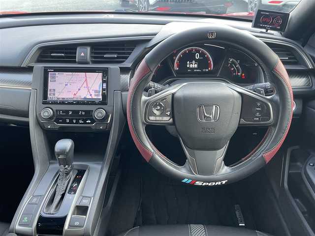 ホンダ シビック ハッチバック 熊本県 2017(平29)年 5.2万km フレームレッド プッシュスタート/純正ナビ/（CD・DVD・フルセグTV・BTオーディオ・SD）/バックカメラ/ビルトインETC/ドライブレコーダー/純正18インチAW/クルーズコントロール/パドルシフト/前席シートヒーター/LEDヘッドライト/オートライト/フォグライト/横滑り防止装置/ウィンカーミラー/純正フロアマット/純正ドアバイザー/新車保証書/取扱説明書/スマートスペアキー×1本