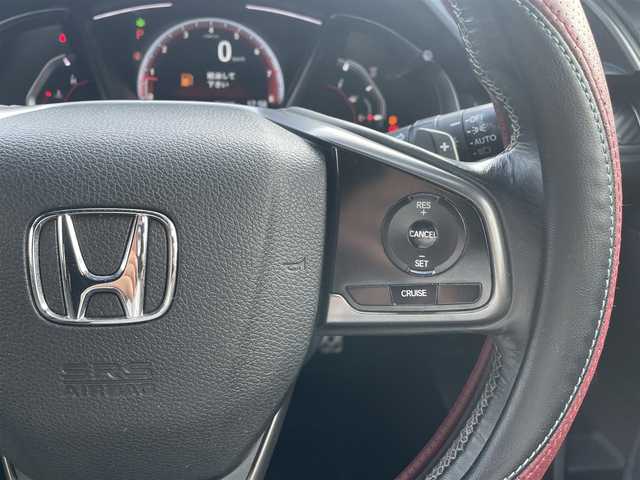 ホンダ シビック ハッチバック 熊本県 2017(平29)年 5.2万km フレームレッド プッシュスタート/純正ナビ/（CD・DVD・フルセグTV・BTオーディオ・SD）/バックカメラ/ビルトインETC/ドライブレコーダー/純正18インチAW/クルーズコントロール/パドルシフト/前席シートヒーター/LEDヘッドライト/オートライト/フォグライト/横滑り防止装置/ウィンカーミラー/純正フロアマット/純正ドアバイザー/新車保証書/取扱説明書/スマートスペアキー×1本