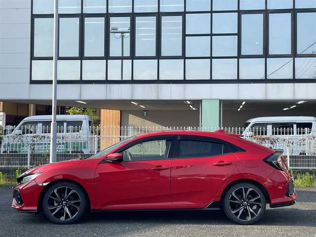 ホンダ シビック ハッチバック 熊本県 2017(平29)年 5.2万km フレームレッド プッシュスタート/純正ナビ/（CD・DVD・フルセグTV・BTオーディオ・SD）/バックカメラ/ビルトインETC/ドライブレコーダー/純正18インチAW/クルーズコントロール/パドルシフト/前席シートヒーター/LEDヘッドライト/オートライト/フォグライト/横滑り防止装置/ウィンカーミラー/純正フロアマット/純正ドアバイザー/新車保証書/取扱説明書/スマートスペアキー×1本