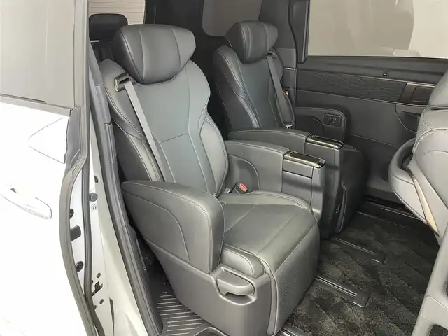 トヨタ アルファードハイブリット Z 埼玉県 2024(令6)年 2.2万km プラチナホワイトパールマイカ ムーンルーフ　モデリスタエアロ　１４インチナビ　１３インチ後席モニター　ユニバーサルステップ　トヨタチームメイト　デジタルインナーミラー　アドバンストパーク　ＢＳＭ　三眼ＬＥＤ　ワイヤレス充電　ＥＴＣ
