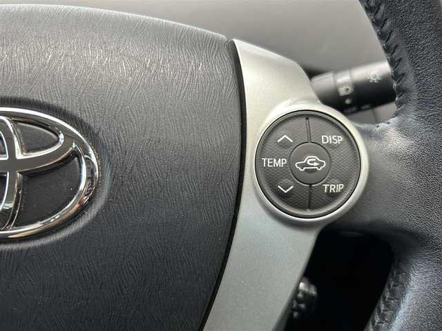 トヨタ プリウス G ツーリングセレクション 福井県 2014(平26)年 6.3万km ホワイトパールクリスタルシャイン 登録時走行距離62694ｋｍ/純正HDDナビゲーション/（CD/DVD/BT）/フルセグテレビ/バックカメラ/クルーズコントロール/ハーフレザーシート/社外17インチアルミホイール/LEDヘッドライト/フォグランプ/コーナーセンサー/D席パワーシート/オートライト/ETC(ビルトイン)/ステアリングリモコン/ドアバイザー/プッシュスタート/スマートキー/禁煙車/保証書/取扱説明書