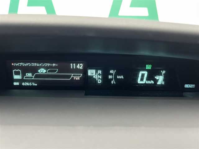 トヨタ プリウス G ツーリングセレクション 福井県 2014(平26)年 6.3万km ホワイトパールクリスタルシャイン 登録時走行距離62694ｋｍ/純正HDDナビゲーション/（CD/DVD/BT）/フルセグテレビ/バックカメラ/クルーズコントロール/ハーフレザーシート/社外17インチアルミホイール/LEDヘッドライト/フォグランプ/コーナーセンサー/D席パワーシート/オートライト/ETC(ビルトイン)/ステアリングリモコン/ドアバイザー/プッシュスタート/スマートキー/禁煙車/保証書/取扱説明書