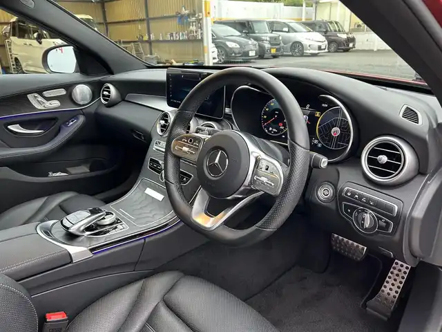 メルセデス・ベンツ Ｃ２２０ｄ ローレウスエディション 神奈川県 2021(令3)年 4.3万km ヒヤシンスレッド 特別仕様車/【ローレウスエディション 特別装備】/●AMGスタイリングパッケージ/●18インチAMGアルミ/●ブラックアッシュウッドインテリアトリム/●12.3インチコックピットディスプレイ/●ローレウスロゴプレート/●ワイヤレスチャージング/【スポーツプラスパッケージ装備】/●レザーシート/●スポーツシート（前席）/●AIR BODY CONTROLサスペンション/●ヘッドアップディスプレイ/●AMGスポーツステアリング/●ステンレスアクセル＆ブレーキペダル/●フットトランクオープナー/●レーダーセーフティパッケージ/アクティブディスタンスアシスト ディストロニック/アクティブステアリングアシスト/アクティブブラインドスポットアシスト/アクティブレーンチェンジアシスト/アクティブレーンキーピングアシスト/アクティブエマージェンシーストップアシスト/アクティブブレーキアシスト/●純正ナビ/地デジTV/BT/SD/USB/●Apple CarPlay／Android Auto/●マルチビームLEDヘッドライト/●パークトロニック/●ETC2.0/●前後ドラレコ/●シートヒーター/エアシート/●保証書/●取説/●スペアキー