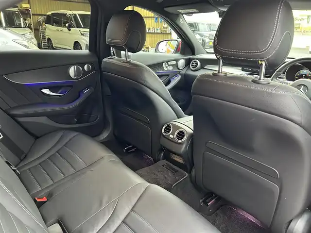 メルセデス・ベンツ Ｃ２２０ｄ ローレウスエディション 神奈川県 2021(令3)年 4.3万km ヒヤシンスレッド 特別仕様車/【ローレウスエディション 特別装備】/●AMGスタイリングパッケージ/●18インチAMGアルミ/●ブラックアッシュウッドインテリアトリム/●12.3インチコックピットディスプレイ/●ローレウスロゴプレート/●ワイヤレスチャージング/【スポーツプラスパッケージ装備】/●レザーシート/●スポーツシート（前席）/●AIR BODY CONTROLサスペンション/●ヘッドアップディスプレイ/●AMGスポーツステアリング/●ステンレスアクセル＆ブレーキペダル/●フットトランクオープナー/●レーダーセーフティパッケージ/アクティブディスタンスアシスト ディストロニック/アクティブステアリングアシスト/アクティブブラインドスポットアシスト/アクティブレーンチェンジアシスト/アクティブレーンキーピングアシスト/アクティブエマージェンシーストップアシスト/アクティブブレーキアシスト/●純正ナビ/地デジTV/BT/SD/USB/●Apple CarPlay／Android Auto/●マルチビームLEDヘッドライト/●パークトロニック/●ETC2.0/●前後ドラレコ/●シートヒーター/エアシート/●保証書/●取説/●スペアキー