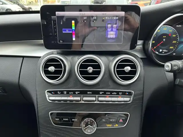 メルセデス・ベンツ Ｃ２２０ｄ ローレウスエディション 神奈川県 2021(令3)年 4.3万km ヒヤシンスレッド 特別仕様車/【ローレウスエディション 特別装備】/●AMGスタイリングパッケージ/●18インチAMGアルミ/●ブラックアッシュウッドインテリアトリム/●12.3インチコックピットディスプレイ/●ローレウスロゴプレート/●ワイヤレスチャージング/【スポーツプラスパッケージ装備】/●レザーシート/●スポーツシート（前席）/●AIR BODY CONTROLサスペンション/●ヘッドアップディスプレイ/●AMGスポーツステアリング/●ステンレスアクセル＆ブレーキペダル/●フットトランクオープナー/●レーダーセーフティパッケージ/アクティブディスタンスアシスト ディストロニック/アクティブステアリングアシスト/アクティブブラインドスポットアシスト/アクティブレーンチェンジアシスト/アクティブレーンキーピングアシスト/アクティブエマージェンシーストップアシスト/アクティブブレーキアシスト/●純正ナビ/地デジTV/BT/SD/USB/●Apple CarPlay／Android Auto/●マルチビームLEDヘッドライト/●パークトロニック/●ETC2.0/●前後ドラレコ/●シートヒーター/エアシート/●保証書/●取説/●スペアキー