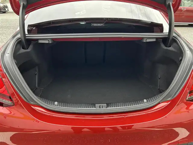 メルセデス・ベンツ Ｃ２２０ｄ ローレウスエディション 神奈川県 2021(令3)年 4.3万km ヒヤシンスレッド 特別仕様車/【ローレウスエディション 特別装備】/●AMGスタイリングパッケージ/●18インチAMGアルミ/●ブラックアッシュウッドインテリアトリム/●12.3インチコックピットディスプレイ/●ローレウスロゴプレート/●ワイヤレスチャージング/【スポーツプラスパッケージ装備】/●レザーシート/●スポーツシート（前席）/●AIR BODY CONTROLサスペンション/●ヘッドアップディスプレイ/●AMGスポーツステアリング/●ステンレスアクセル＆ブレーキペダル/●フットトランクオープナー/●レーダーセーフティパッケージ/アクティブディスタンスアシスト ディストロニック/アクティブステアリングアシスト/アクティブブラインドスポットアシスト/アクティブレーンチェンジアシスト/アクティブレーンキーピングアシスト/アクティブエマージェンシーストップアシスト/アクティブブレーキアシスト/●純正ナビ/地デジTV/BT/SD/USB/●Apple CarPlay／Android Auto/●マルチビームLEDヘッドライト/●パークトロニック/●ETC2.0/●前後ドラレコ/●シートヒーター/エアシート/●保証書/●取説/●スペアキー