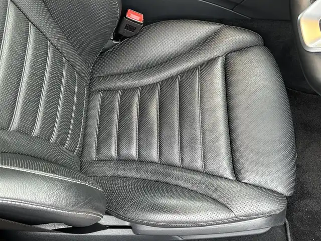 メルセデス・ベンツ Ｃ２２０ｄ ローレウスエディション 神奈川県 2021(令3)年 4.3万km ヒヤシンスレッド 特別仕様車/【ローレウスエディション 特別装備】/●AMGスタイリングパッケージ/●18インチAMGアルミ/●ブラックアッシュウッドインテリアトリム/●12.3インチコックピットディスプレイ/●ローレウスロゴプレート/●ワイヤレスチャージング/【スポーツプラスパッケージ装備】/●レザーシート/●スポーツシート（前席）/●AIR BODY CONTROLサスペンション/●ヘッドアップディスプレイ/●AMGスポーツステアリング/●ステンレスアクセル＆ブレーキペダル/●フットトランクオープナー/●レーダーセーフティパッケージ/アクティブディスタンスアシスト ディストロニック/アクティブステアリングアシスト/アクティブブラインドスポットアシスト/アクティブレーンチェンジアシスト/アクティブレーンキーピングアシスト/アクティブエマージェンシーストップアシスト/アクティブブレーキアシスト/●純正ナビ/地デジTV/BT/SD/USB/●Apple CarPlay／Android Auto/●マルチビームLEDヘッドライト/●パークトロニック/●ETC2.0/●前後ドラレコ/●シートヒーター/エアシート/●保証書/●取説/●スペアキー
