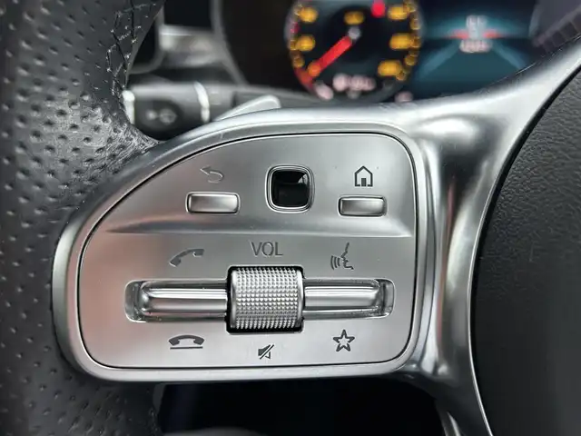 メルセデス・ベンツ Ｃ２２０ｄ ローレウスエディション 神奈川県 2021(令3)年 4.3万km ヒヤシンスレッド 特別仕様車/【ローレウスエディション 特別装備】/●AMGスタイリングパッケージ/●18インチAMGアルミ/●ブラックアッシュウッドインテリアトリム/●12.3インチコックピットディスプレイ/●ローレウスロゴプレート/●ワイヤレスチャージング/【スポーツプラスパッケージ装備】/●レザーシート/●スポーツシート（前席）/●AIR BODY CONTROLサスペンション/●ヘッドアップディスプレイ/●AMGスポーツステアリング/●ステンレスアクセル＆ブレーキペダル/●フットトランクオープナー/●レーダーセーフティパッケージ/アクティブディスタンスアシスト ディストロニック/アクティブステアリングアシスト/アクティブブラインドスポットアシスト/アクティブレーンチェンジアシスト/アクティブレーンキーピングアシスト/アクティブエマージェンシーストップアシスト/アクティブブレーキアシスト/●純正ナビ/地デジTV/BT/SD/USB/●Apple CarPlay／Android Auto/●マルチビームLEDヘッドライト/●パークトロニック/●ETC2.0/●前後ドラレコ/●シートヒーター/エアシート/●保証書/●取説/●スペアキー