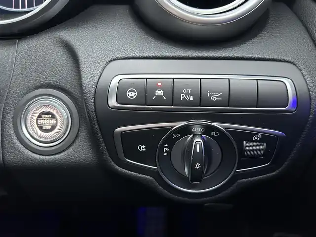 メルセデス・ベンツ Ｃ２２０ｄ ローレウスエディション 神奈川県 2021(令3)年 4.3万km ヒヤシンスレッド 特別仕様車/【ローレウスエディション 特別装備】/●AMGスタイリングパッケージ/●18インチAMGアルミ/●ブラックアッシュウッドインテリアトリム/●12.3インチコックピットディスプレイ/●ローレウスロゴプレート/●ワイヤレスチャージング/【スポーツプラスパッケージ装備】/●レザーシート/●スポーツシート（前席）/●AIR BODY CONTROLサスペンション/●ヘッドアップディスプレイ/●AMGスポーツステアリング/●ステンレスアクセル＆ブレーキペダル/●フットトランクオープナー/●レーダーセーフティパッケージ/アクティブディスタンスアシスト ディストロニック/アクティブステアリングアシスト/アクティブブラインドスポットアシスト/アクティブレーンチェンジアシスト/アクティブレーンキーピングアシスト/アクティブエマージェンシーストップアシスト/アクティブブレーキアシスト/●純正ナビ/地デジTV/BT/SD/USB/●Apple CarPlay／Android Auto/●マルチビームLEDヘッドライト/●パークトロニック/●ETC2.0/●前後ドラレコ/●シートヒーター/エアシート/●保証書/●取説/●スペアキー
