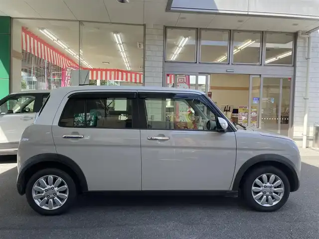 スズキ ラパン X 愛知県 2016(平28)年 8.9万km フォーンベージュメタリック/ホワイト2トーンルーフ ルーフホワイトIIトーン/Stradaメモリナビ〈CN-RS02D〉/・Bluetooth/地デジTV/SD/・DVD/iPod/バックカメラ/ビルトインETC/前席シートヒーター/HIDヘッドライト〈オートライト付〉/純正14インチAW/レーダーブレーキサポート/誤発進抑制機能/アイドリングストップシステム/KENWOOD前方ドライブレコーダー〈DRV-350〉/スマートキー＆プッシュスタート