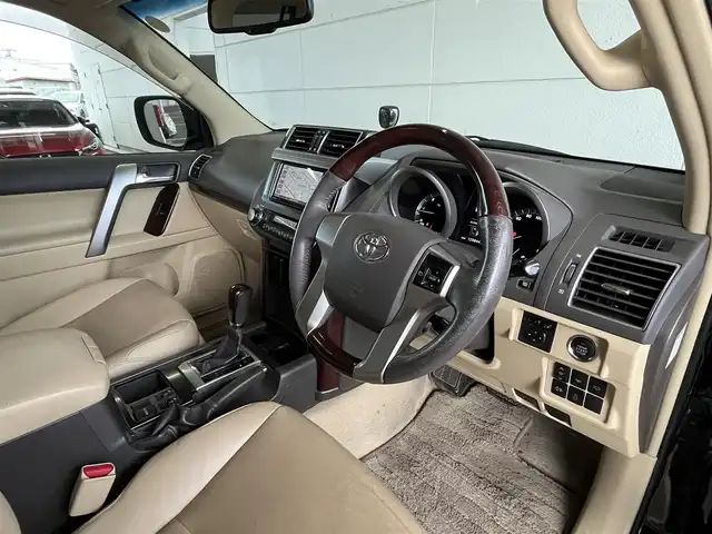トヨタ ランドクルーザー プラド TX Lパッケージ 山形県 2016(平28)年 12.7万km アティチュードブラックマイカ 4WD/サンルーフ/社外7インチメモリーナビ/CD/DVD/BD/Bluetooth/フルセグTV/バックカメラ/ETC/クルーズコントロール/ダウンヒルコントロール/純正AW付サマータイヤ車載/社外AW付スタッドレスタイヤ装着/スペアキー1本/パワーシート/シートヒーターD/N席/レザーシート