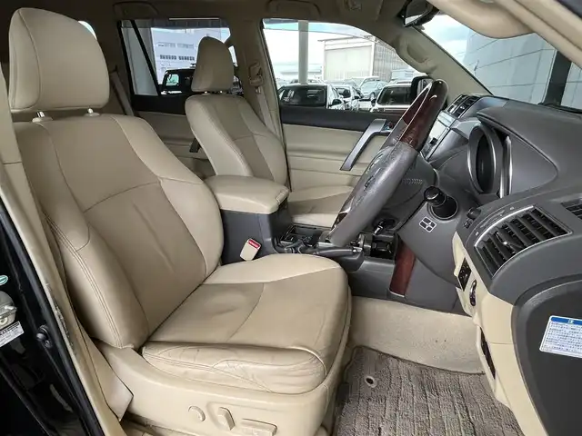 トヨタ ランドクルーザー プラド TX Lパッケージ 山形県 2016(平28)年 12.7万km アティチュードブラックマイカ 4WD/サンルーフ/社外7インチメモリーナビ/CD/DVD/BD/Bluetooth/フルセグTV/バックカメラ/ETC/クルーズコントロール/ダウンヒルコントロール/純正AW付サマータイヤ車載/社外AW付スタッドレスタイヤ装着/スペアキー1本/パワーシート/シートヒーターD/N席/レザーシート