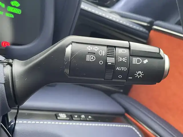 レクサス ＬＣ 500h Lパッケージ 愛知県 2017(平29)年 8.7万km ホワイトノーヴァガラスフレーク ガラスルーフ /純正メーカーナビ/（CD/DVD/FM/AM/BT/USB）/フルセグTV/バックカメラ/ビルトイン2.0ETC/純正21インチAW/レクサスセーフティセンス/レーダークルーズコントロール/クリアランスソナー /ブラインドスポットモニター/ドライブレコーダー/レーダー探知機/レザーシート /前席パワーシート（D席メモリー付き）/前席シートヒーター /エアシート/ハンドルヒーター /取説、保証書/スペアキー