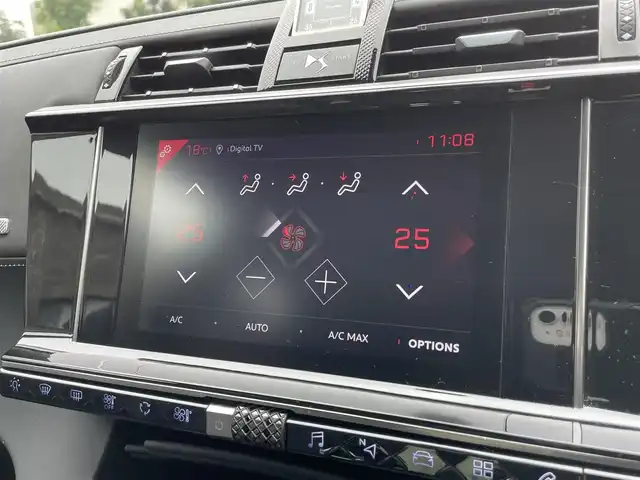 ＤＳオートモビル ＤＳ７ クロスバック グランシック ピュアテック 静岡県 2019(平31)年 5.5万km 白 レザーシート/電動リアゲート/BSM/FOCALサウンド/純正ナビ/(Bluetooth/CarPlay/フルセグ)/衝突被害軽減システム/360°カメラ/ACC/LKA/パーキングアシスト/メモリー付きパワーシート/シートヒーター/シートエアコン/スマートキー/ETC/ドライブレコーダー/純正20インチアルミホイール/フロアマット/保証書/取扱説明書/スペアキー