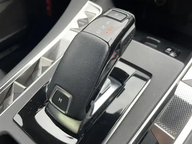 ＤＳオートモビル ＤＳ７ クロスバック グランシック ピュアテック 静岡県 2019(平31)年 5.5万km 白 レザーシート/電動リアゲート/BSM/FOCALサウンド/純正ナビ/(Bluetooth/CarPlay/フルセグ)/衝突被害軽減システム/360°カメラ/ACC/LKA/パーキングアシスト/メモリー付きパワーシート/シートヒーター/シートエアコン/スマートキー/ETC/ドライブレコーダー/純正20インチアルミホイール/フロアマット/保証書/取扱説明書/スペアキー