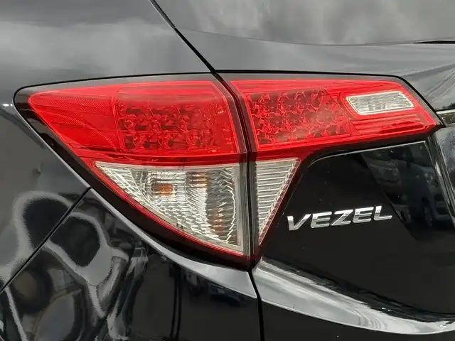 ホンダ ヴェゼル G ホンダセンシング 岩手県 2018(平30)年 6.9万km クリスタルブラックパール 禁煙車/4WD/追従型クルーズコントロール/純正ナビ/→フルセグTV/Bluetooth/CD/DVD/FM/AM/バックカメラ/ステアリングスイッチ/レーンキープアシスト/衝突軽減システム/横滑り防止装置/電子パーキング/オートブレーキホールド/オートライト/LEDヘッドライト/〇プッシュスタート/〇電動格納ミラー/〇ウィンカーミラー/〇ドアバイザー/〇フロアマット/〇シガーソケット/〇スマートキー/ビルトインETC