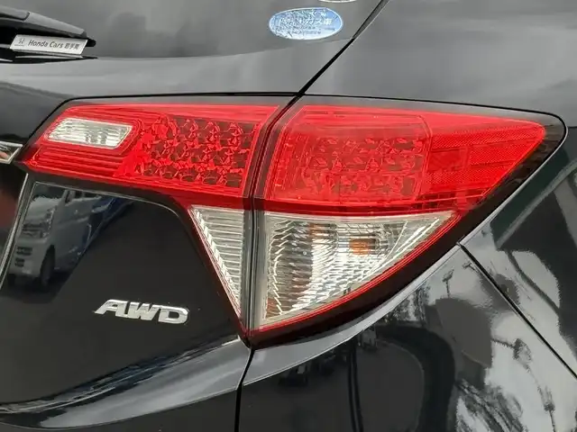 ホンダ ヴェゼル G ホンダセンシング 岩手県 2018(平30)年 6.9万km クリスタルブラックパール 禁煙車/4WD/追従型クルーズコントロール/純正ナビ/→フルセグTV/Bluetooth/CD/DVD/FM/AM/バックカメラ/ステアリングスイッチ/レーンキープアシスト/衝突軽減システム/横滑り防止装置/電子パーキング/オートブレーキホールド/オートライト/LEDヘッドライト/〇プッシュスタート/〇電動格納ミラー/〇ウィンカーミラー/〇ドアバイザー/〇フロアマット/〇シガーソケット/〇スマートキー/ビルトインETC