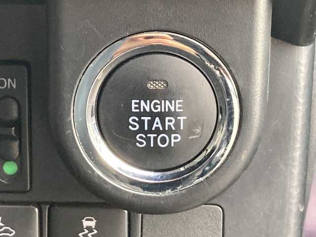 トヨタ タンク カスタムG 佐賀県 2020(令2)年 4万km レーザーブルークリスタルシャイン 純正9インチナビ/バックカメラ/両側パワースライドドア/プリクラッシュセーフティ/レーンキープアシスト/オートハイビーム/コーナーセンサー/クルーズコントロール/ビルトインETC/革調シートカバー/シートヒーター/ステアリングリモコン/ドライブレコーダー/プッシュスタート/スマートキー/LEDヘッドライト/フォグライト/純正アルミホイール