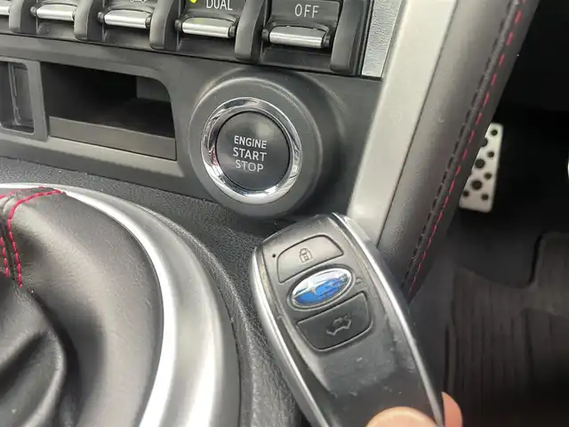 スバル ＢＲＺ GT 埼玉県 2017(平29)年 6.4万km WRブルーパール /6速MT//STIマフラー//ブレンボキャリパー//SACHSダンパー//社外ディスプレイオーディオ//CD/DVD/Bluetooth/USB//クルーズコントロール//ハーフレザーシート//前2席シートヒーター//ETC2.0//スマートキーx2//LEDヘッドライト//LEDフォグランプ//W.サイド.カーテンエアバッグ//ABS//横滑り防止装置//革巻きステアリング//オートライト//純正17インチAW//新車時保証書//取扱説明書