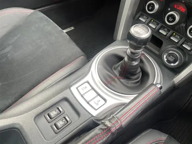 スバル ＢＲＺ GT 埼玉県 2017(平29)年 6.4万km WRブルーパール /6速MT//STIマフラー//ブレンボキャリパー//SACHSダンパー//社外ディスプレイオーディオ//CD/DVD/Bluetooth/USB//クルーズコントロール//ハーフレザーシート//前2席シートヒーター//ETC2.0//スマートキーx2//LEDヘッドライト//LEDフォグランプ//W.サイド.カーテンエアバッグ//ABS//横滑り防止装置//革巻きステアリング//オートライト//純正17インチAW//新車時保証書//取扱説明書