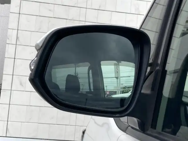 トヨタ ヴォクシー ハイブリッド V 静岡県 2014(平26)年 7.5万km ホワイトパールクリスタルシャイン 社外メモリーナビ(AVIC-RW710)/　AM FM CD DVD Bluetooth SD/ビルトインETC/LEDオートヘッドランプ/シートヒーター(前席)/両側パワースライドドア/クルーズコントロール/革巻きステアリング/ステアリングスイッチ/スマートキー＆プッシュスタート/純正15インチアルミホイール/リアロールサンシェード/フルセグTV/バックモニター/前後方ドライブレコーダー