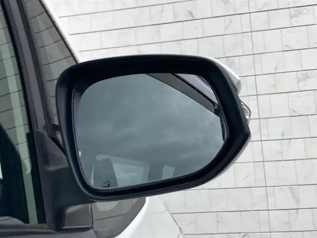 トヨタ ヴォクシー ハイブリッド V 静岡県 2014(平26)年 7.5万km ホワイトパールクリスタルシャイン 社外メモリーナビ(AVIC-RW710)/　AM FM CD DVD Bluetooth SD/ビルトインETC/LEDオートヘッドランプ/シートヒーター(前席)/両側パワースライドドア/クルーズコントロール/革巻きステアリング/ステアリングスイッチ/スマートキー＆プッシュスタート/純正15インチアルミホイール/リアロールサンシェード/フルセグTV/バックモニター/前後方ドライブレコーダー