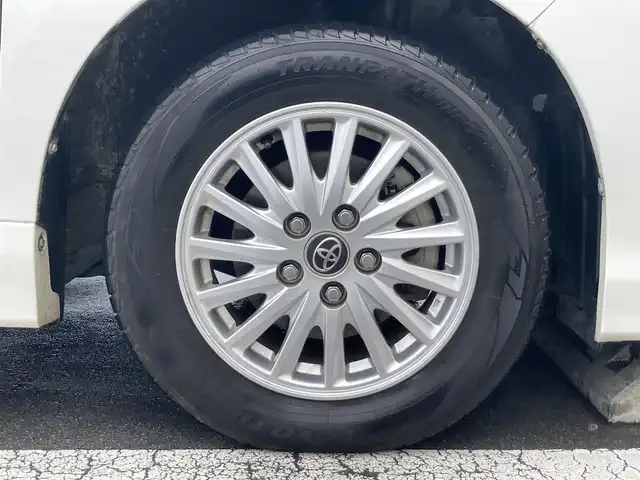 トヨタ ヴォクシー ハイブリッド V 静岡県 2014(平26)年 7.5万km ホワイトパールクリスタルシャイン 社外メモリーナビ(AVIC-RW710)/　AM FM CD DVD Bluetooth SD/ビルトインETC/LEDオートヘッドランプ/シートヒーター(前席)/両側パワースライドドア/クルーズコントロール/革巻きステアリング/ステアリングスイッチ/スマートキー＆プッシュスタート/純正15インチアルミホイール/リアロールサンシェード/フルセグTV/バックモニター/前後方ドライブレコーダー