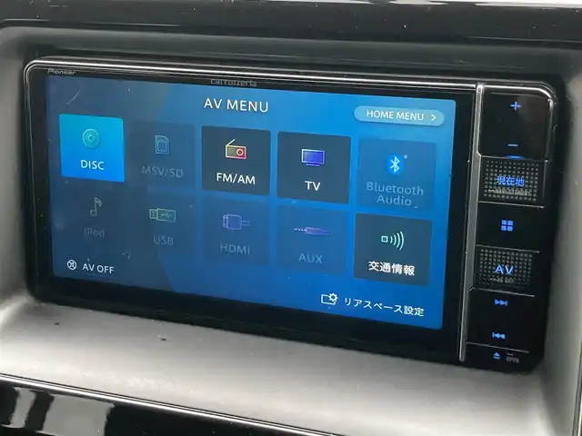 トヨタ ヴォクシー ハイブリッド V 静岡県 2014(平26)年 7.5万km ホワイトパールクリスタルシャイン 社外メモリーナビ(AVIC-RW710)/　AM FM CD DVD Bluetooth SD/ビルトインETC/LEDオートヘッドランプ/シートヒーター(前席)/両側パワースライドドア/クルーズコントロール/革巻きステアリング/ステアリングスイッチ/スマートキー＆プッシュスタート/純正15インチアルミホイール/リアロールサンシェード/フルセグTV/バックモニター/前後方ドライブレコーダー