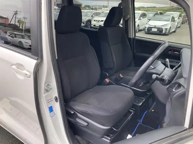 トヨタ ヴォクシー ハイブリッド V 静岡県 2014(平26)年 7.5万km ホワイトパールクリスタルシャイン 社外メモリーナビ(AVIC-RW710)/　AM FM CD DVD Bluetooth SD/ビルトインETC/LEDオートヘッドランプ/シートヒーター(前席)/両側パワースライドドア/クルーズコントロール/革巻きステアリング/ステアリングスイッチ/スマートキー＆プッシュスタート/純正15インチアルミホイール/リアロールサンシェード/フルセグTV/バックモニター/前後方ドライブレコーダー