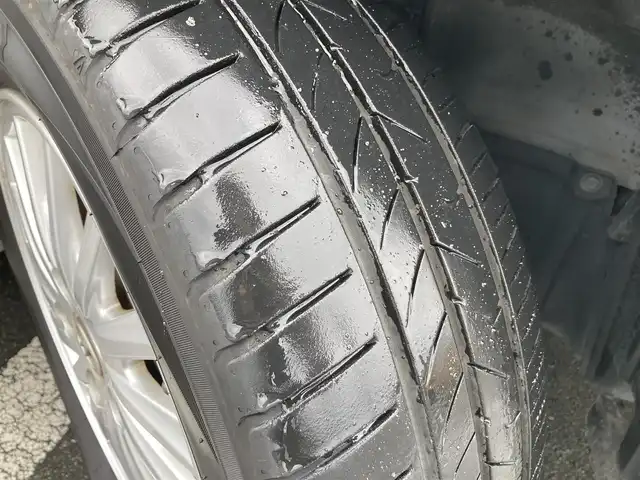 トヨタ ヴォクシー ハイブリッド V 静岡県 2014(平26)年 7.5万km ホワイトパールクリスタルシャイン 社外メモリーナビ(AVIC-RW710)/　AM FM CD DVD Bluetooth SD/ビルトインETC/LEDオートヘッドランプ/シートヒーター(前席)/両側パワースライドドア/クルーズコントロール/革巻きステアリング/ステアリングスイッチ/スマートキー＆プッシュスタート/純正15インチアルミホイール/リアロールサンシェード/フルセグTV/バックモニター/前後方ドライブレコーダー