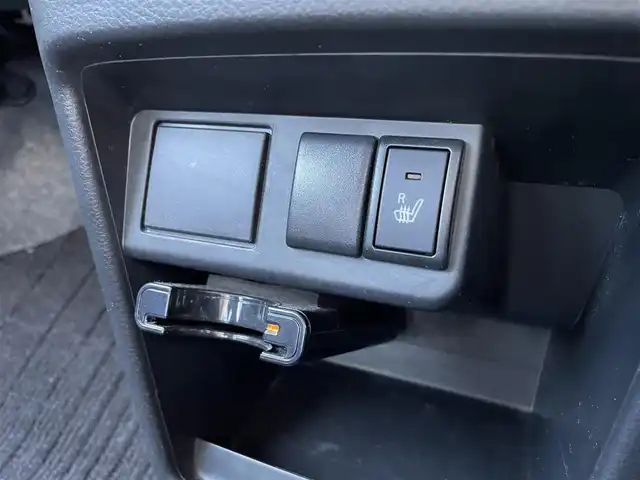 マツダ キャロル GL 群馬県 2019(平31)年 3.9万km シルキーシルバーメタリック スマートブレーキサポート/・デュアルセンサーブレーキサポート/・誤発進抑制機能/・車線逸脱警報/・ふらつき防止/社外メモリナビ　MDV-M705W/(CD DVD Bluetooth iPod フルセグ AM FM SD) /バックカメラ/ETC/社外前後ドライブレコーダー　ZDR026/アイドリングストップ/運転席シートヒーター/ケンウッドツィーター/オートライト/レベライザー/横滑り防止/取扱説明書/保証書/スペアキー