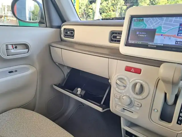 スズキ ラパン G 大阪府 2023(令5)年 0.3万km フォーンベージュM /禁煙車//ワンオーナー車//純正メモリナビ/KXM-E507W//Bluetooth/CD/DVD/USB/iPod//フルセグテレビ//前後ドライブレコーダー//純正フロアマット//アイドリングストップ//オートハイビーム//スマートキー//運転席シートヒーター//後方コーナーセンサー//車線逸脱警報システム//type-c充電ソケット//Wエアバッグ//スペアキー×1//取扱説明書/保証書