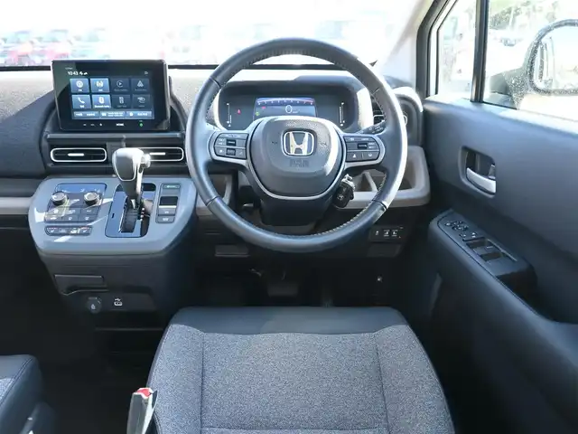 ホンダ フリード AIR EX 千葉県 2024(令6)年 0.5万km プラチナホワイトパール ホンダセンシング/・衝突軽減ブレーキ（CMBS）/・車線維持支援システム（LKAS）/・アダプティブクルーズコントロール（ACC）/・ブラインドスポットインフォメーション/・後方誤発進抑制機能/・誤発進抑制機能/両側パワースライドドア/前席シートヒーター/ディスプレイオーディオ/【Apple CarPlay　Android Auto対応】/【Bluetooth接続】/バックカメラ/革巻きステアリング/ステアリングスイッチ/LEDヘッドライト/ウインカーミラー/コーナーセンサー/純正15インチアルミホイル/サイド/カーテンエアバッグ/Honda スマートキー