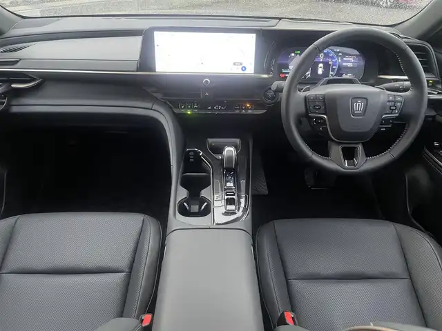 トヨタ クラウン エステート Z 群馬県 2025(令7)年 0.4万km マッシブグレー ワンオーナー/４WD/純正ナビ、地デジ、Bluetooth、ミラーキャスト/アラウンドビューモニター/プリクラッシュセーフティ/ブラインドスポットモニター/レーダークルーズコントロール/革巻きステア/パドルシフト/ビルトインETC2.0/LEDヘッドライト/デジタルインナーミラー（ドラレコ前後録画）/クリアランスソナー（前後）/前席パワーシート、シートヒーター、エアシート/ステアリングヒーター/ウインカーミラー/オートマチックハイビーム/ヘッドアップディスプレイ/置くだけ充電/パワーバックドア/スマートキー×２/保証書